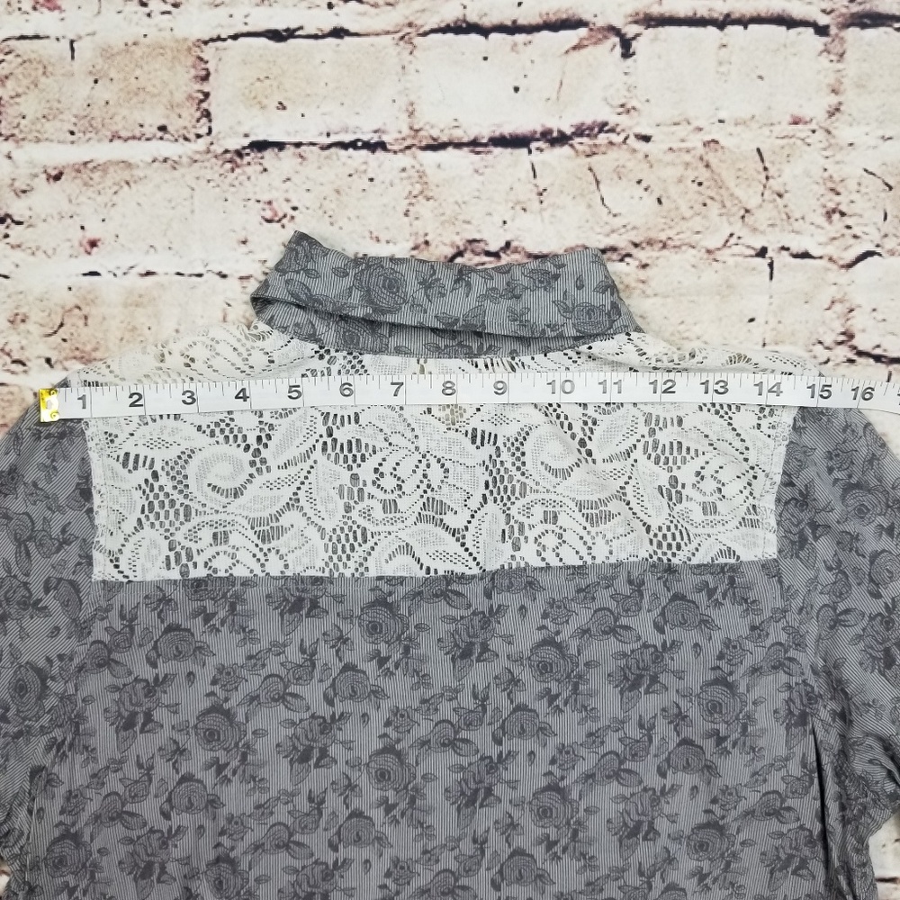 A Gray Flower Patterned Button Down - Picture 8 of 8